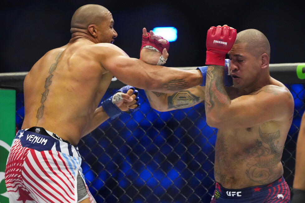 Alex Pereira oskarża Cyrila Gane'a o nielegalne ciosy w walce o pas UFC