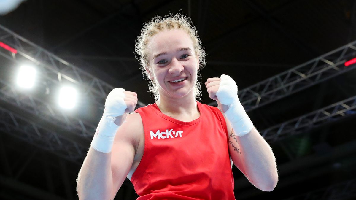 Amy Broadhurst beats Team Ireland's Kaci Rock in first fight in two years