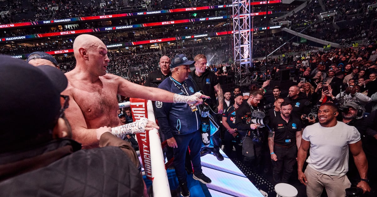 Anthony Joshua i Tyson Fury zmierzą się w ringu. Kontrakty na walkę stulecia podpisane