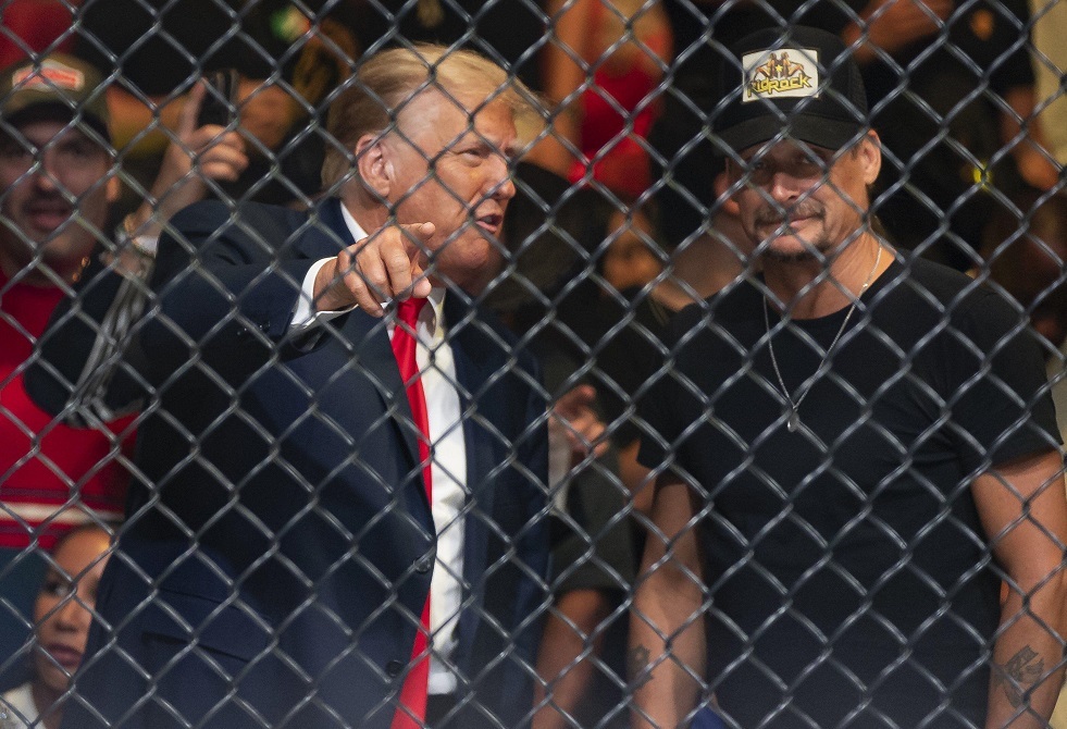 Paulo Costa nokautuje Murzakanova na UFC 327 i rozmawia z Donaldem Trumpem