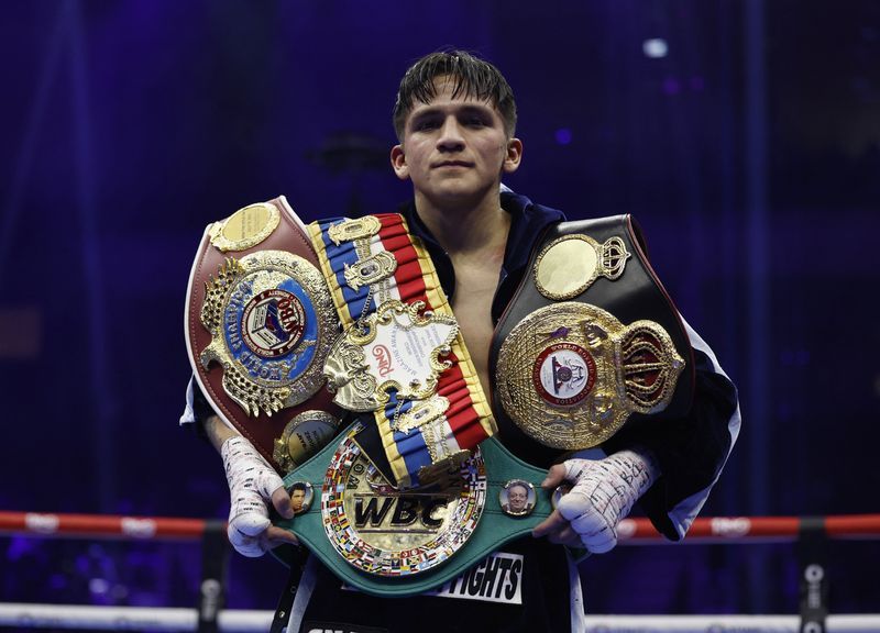 Boxing-Rodriguez knocks out Vargas to become world champion in third weight class
