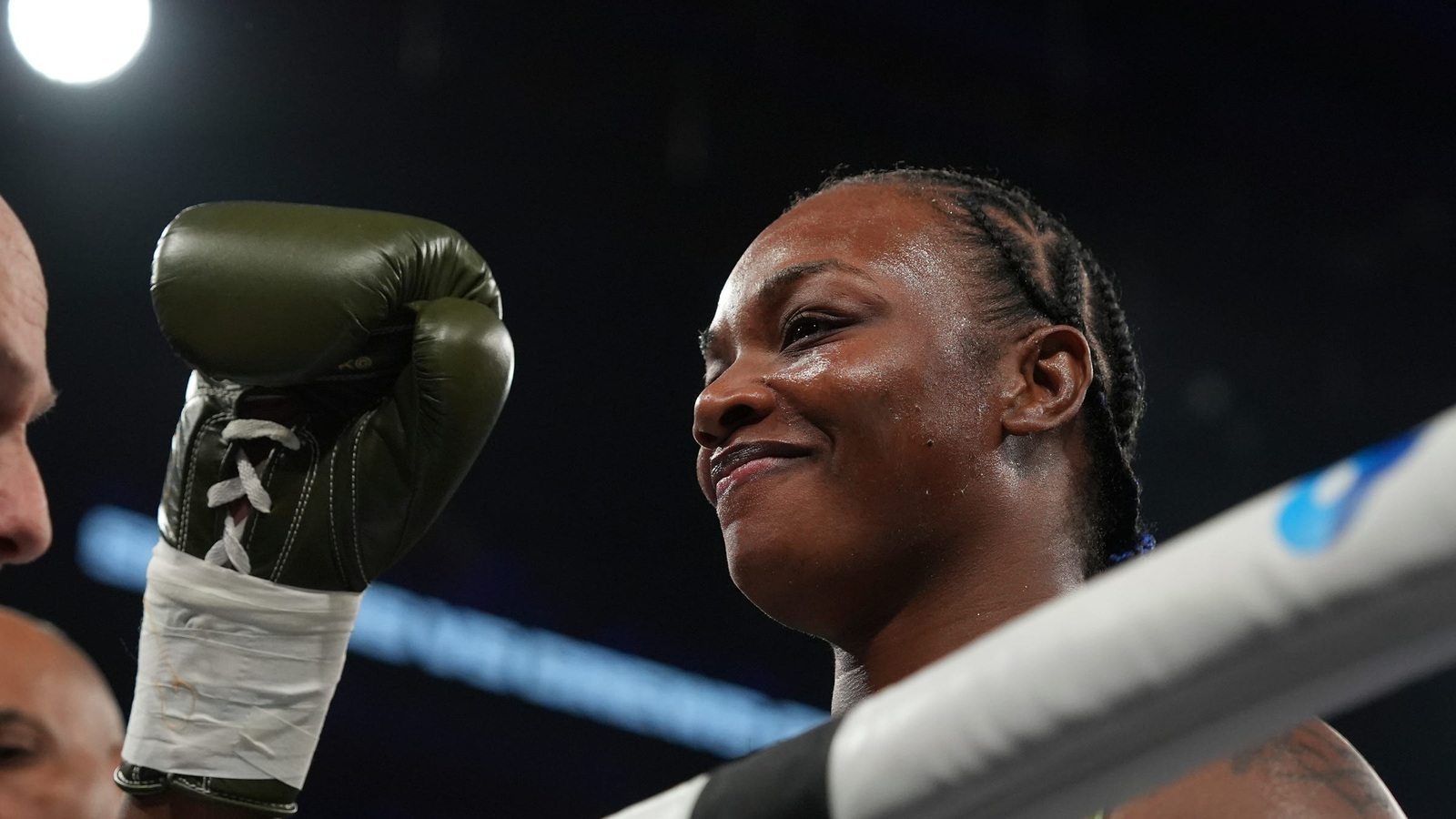 Claressa Shields deklasuje Kaye Scott. TKO w szóstej rundzie i zapowiedź wielkiej walki z Lauren Price