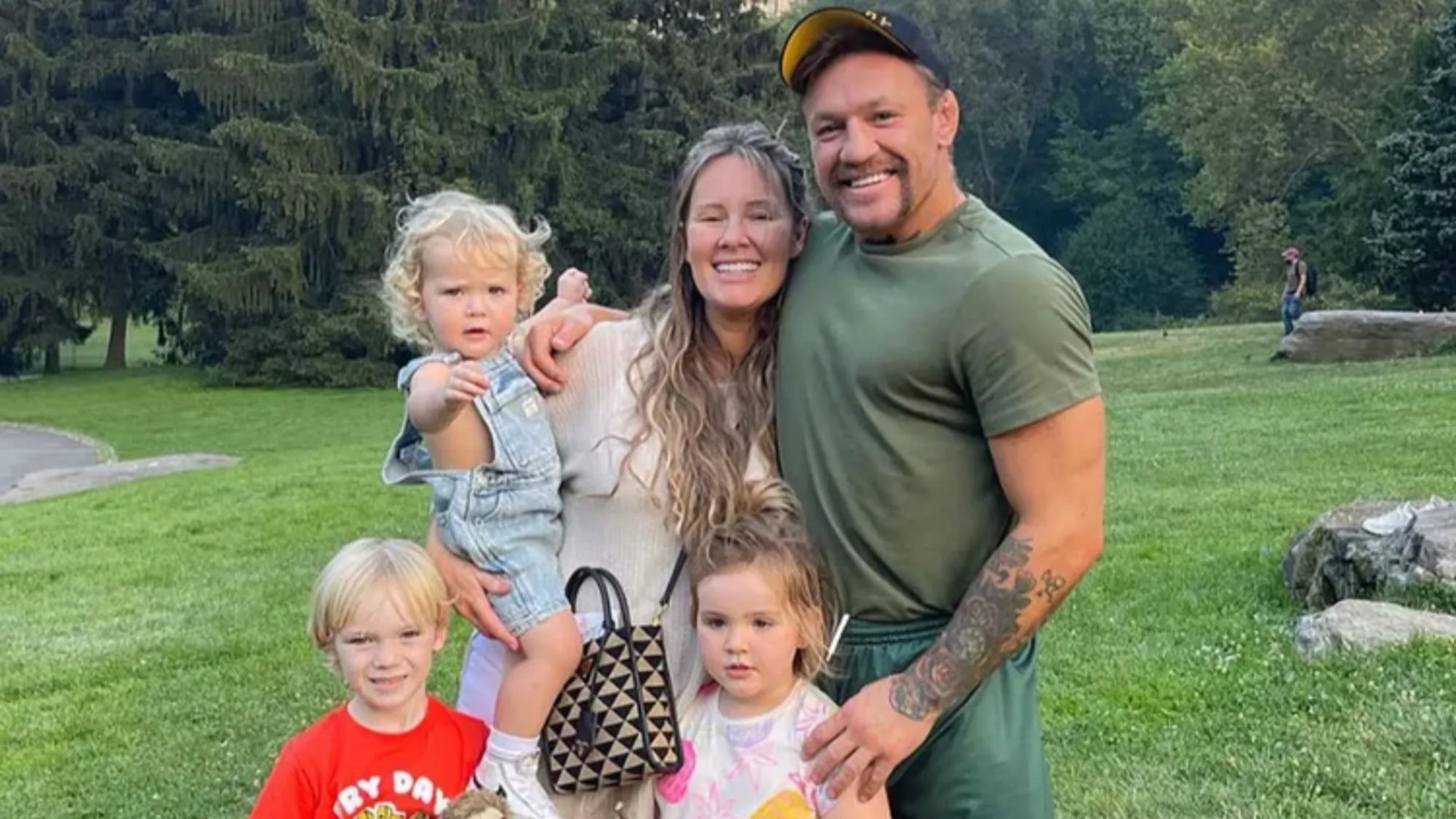 Ile dzieci ma Conor McGregor i czy pojawią się na UFC 329?