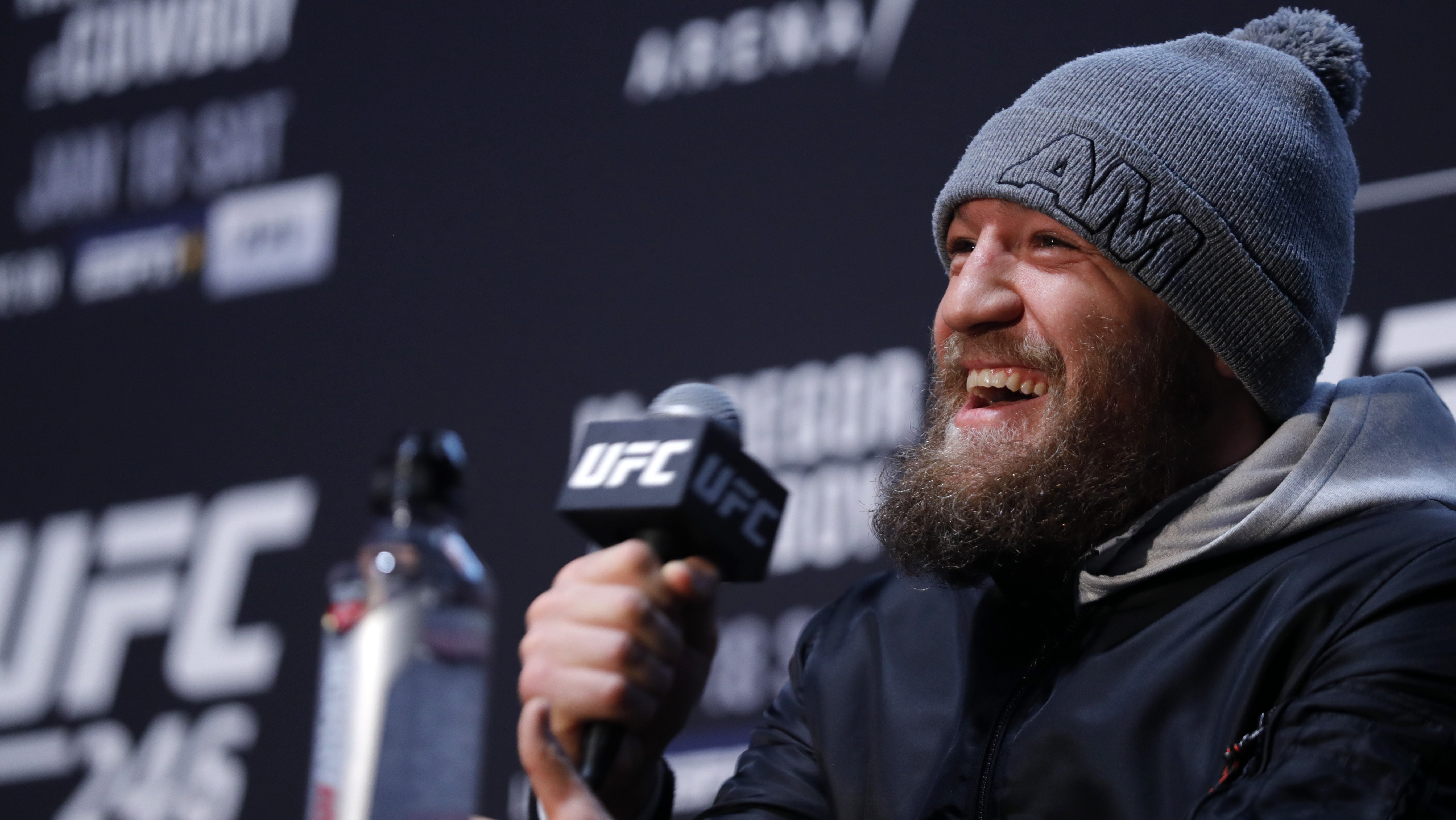 Conor McGregor ubodł Nate'a Diaza po przegranej z Mikiem Perrym