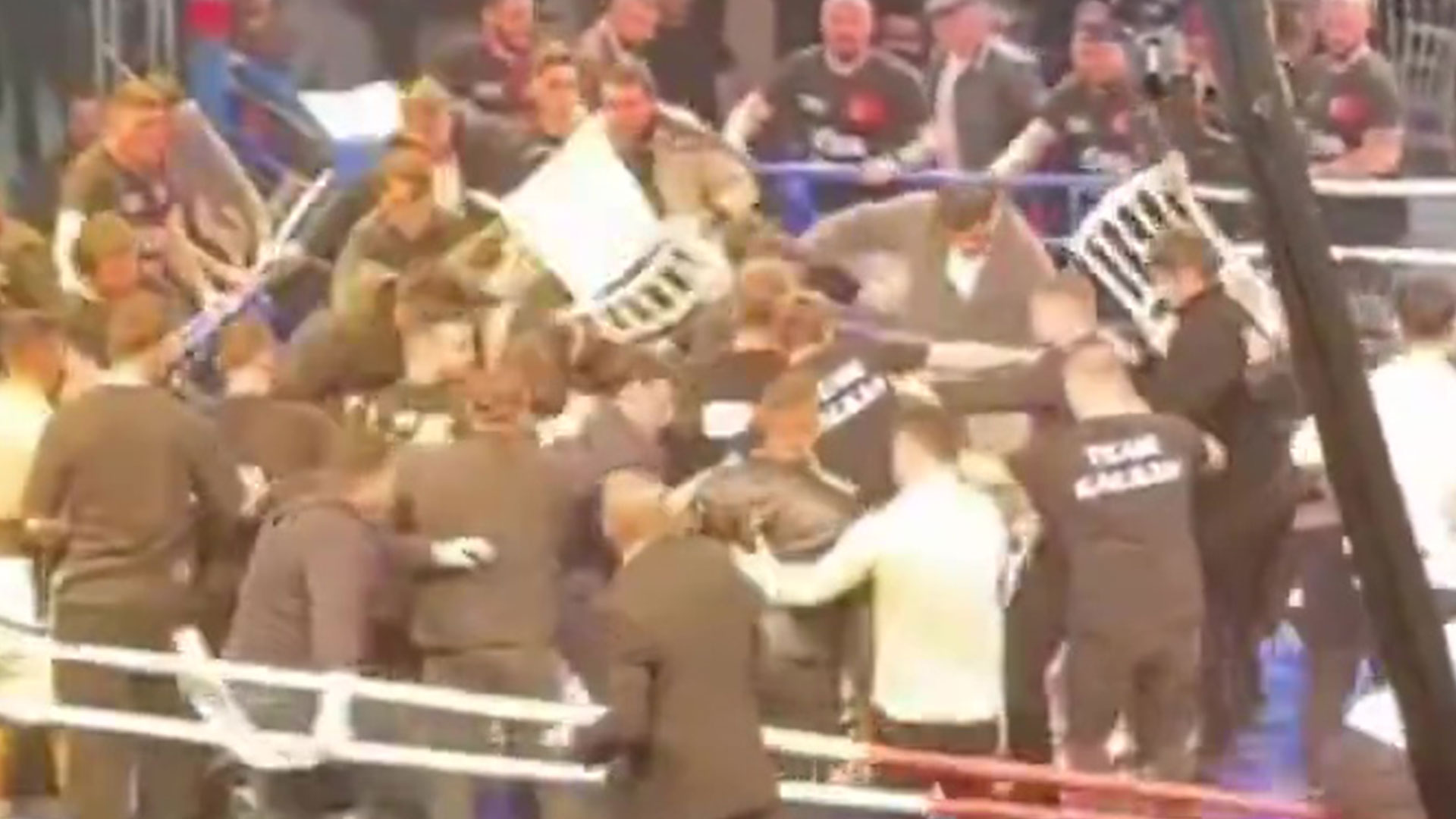 Tłum wtargnął na ring i zaatakował boksera. Ponad 40 osób w massakrze na gali w Turcji