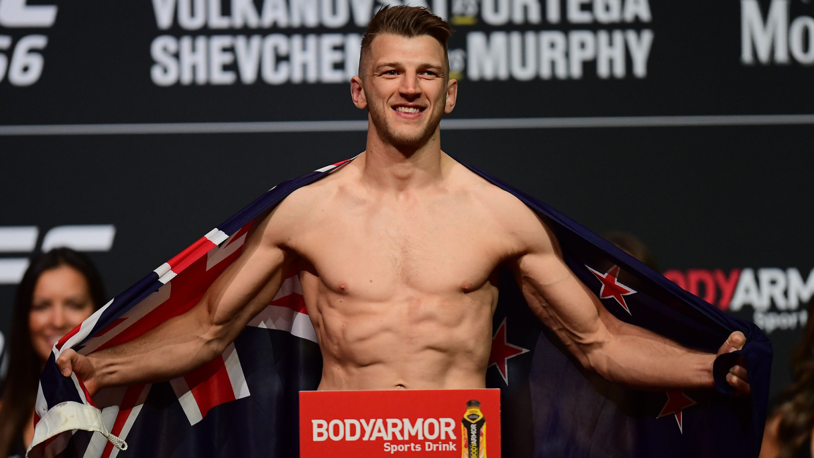 Dan Hooker chwali Conora McGregora za powrót po kontuzji kończącej karierę