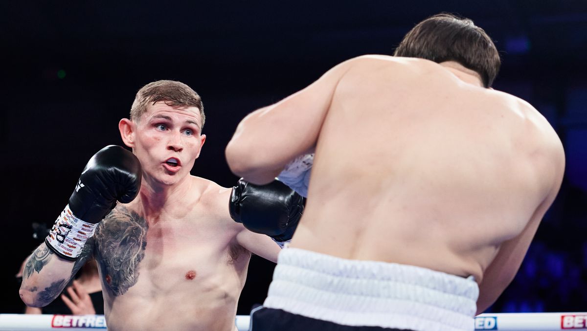 'Devastated' Irish boxer forced to retire after suffering brain bleed during fight