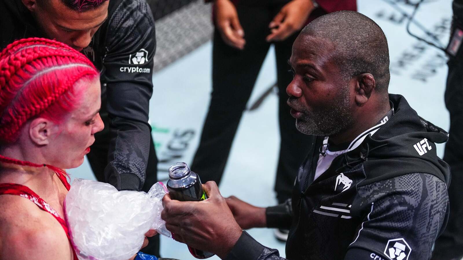 Din Thomas przeprasza Gillian Robertson po kontrowersji na UFC 330: „Wstyd mi”