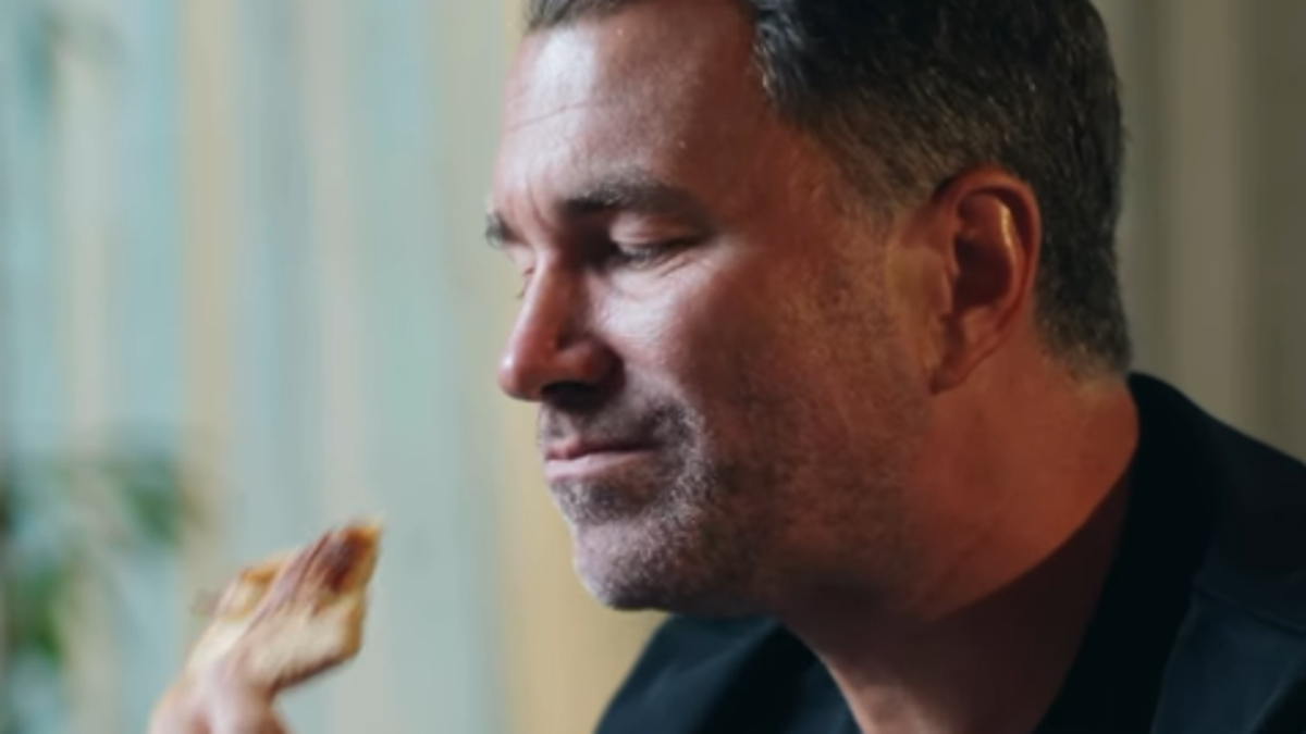 Eddie Hearn w reklamie pizzy promuje walkę Katie Taylor na Croke Park