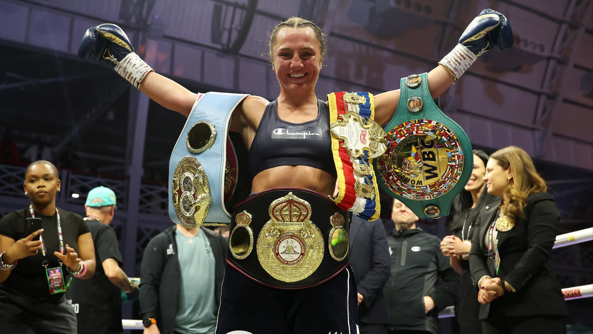 Ellie Scotney przechodzi do historii brytyjskiego boksu. Została najmłodszą niekwestionowaną mistrzynią