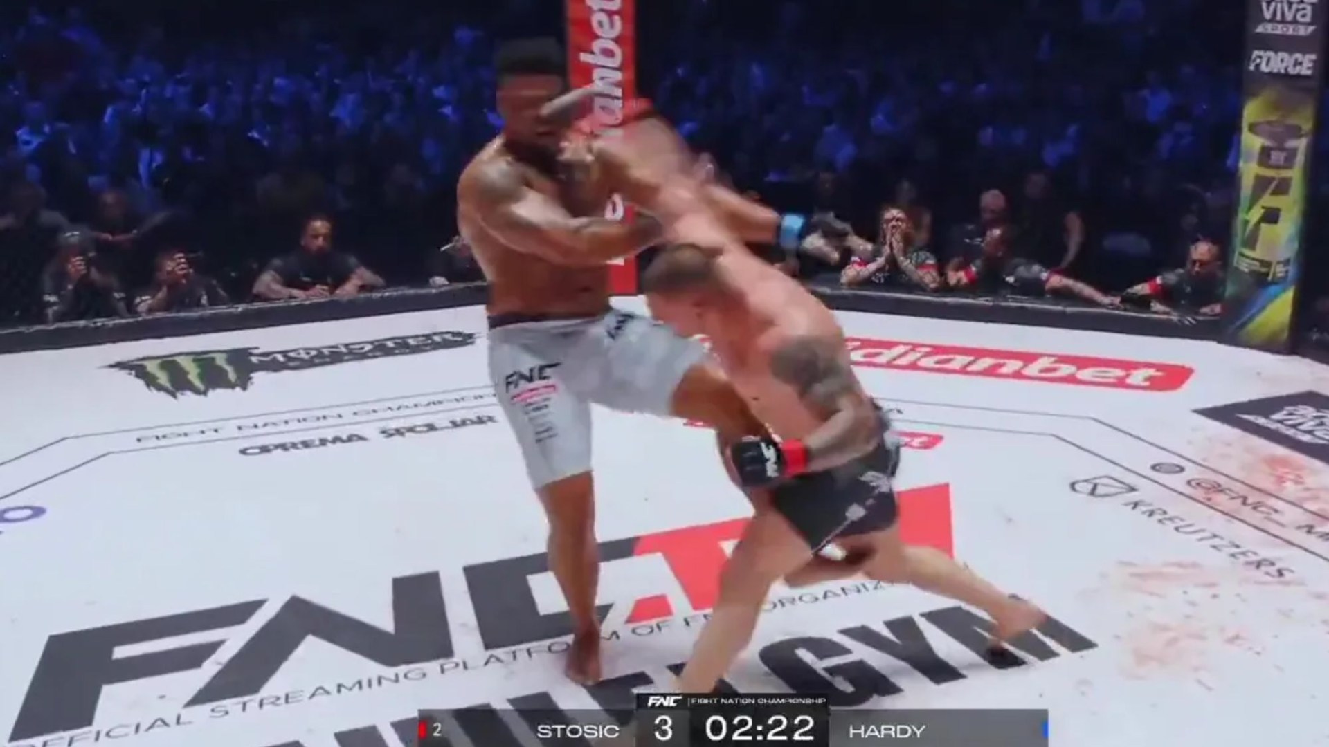 Były gwiazdor Carolina Panthers Greg Hardy brutalnie znokautowany w nowej karierze MMA