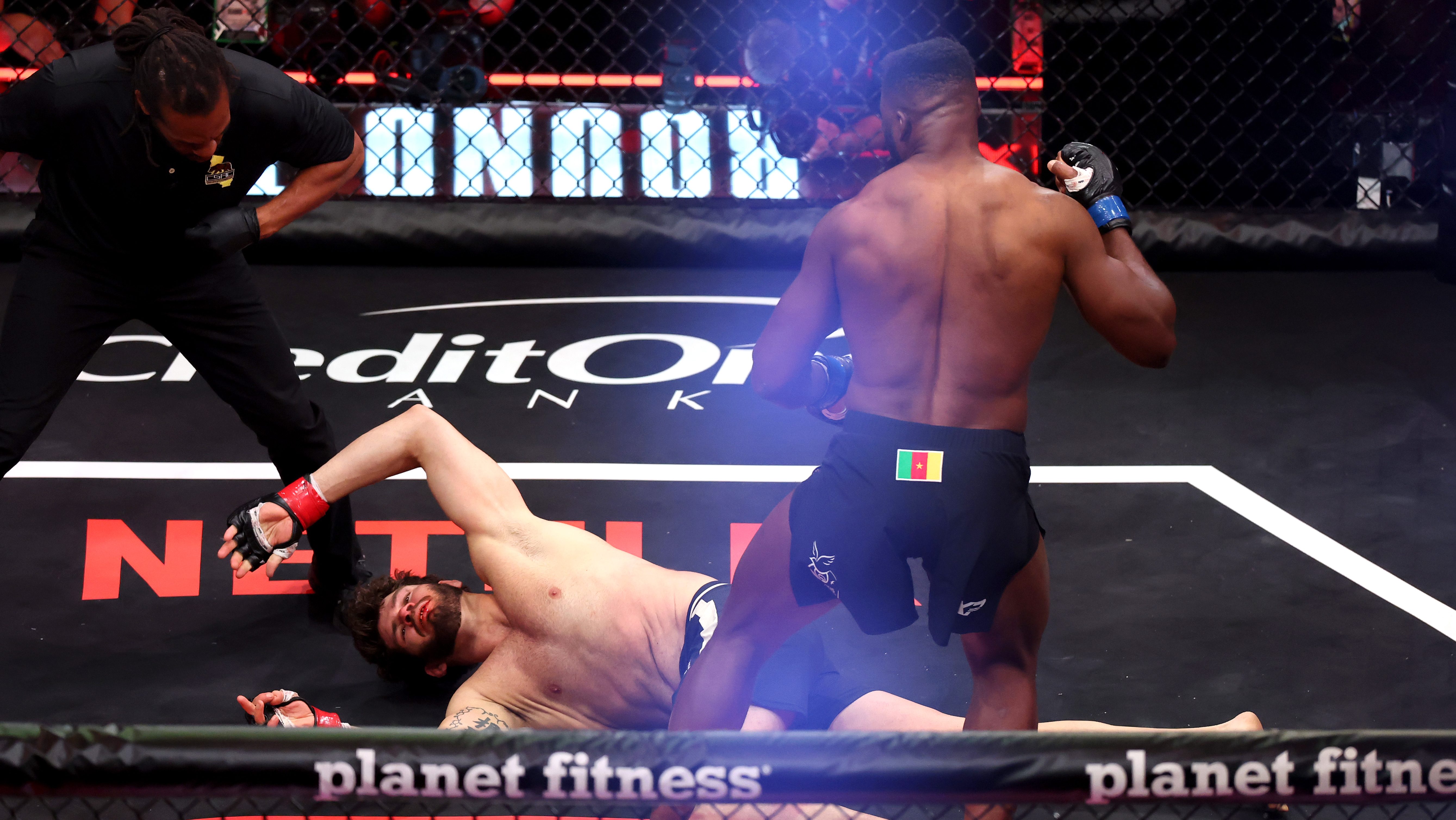 Francis Ngannou przekazał bonus 100 000 dolarów rywalowi po walce na MVP MMA
