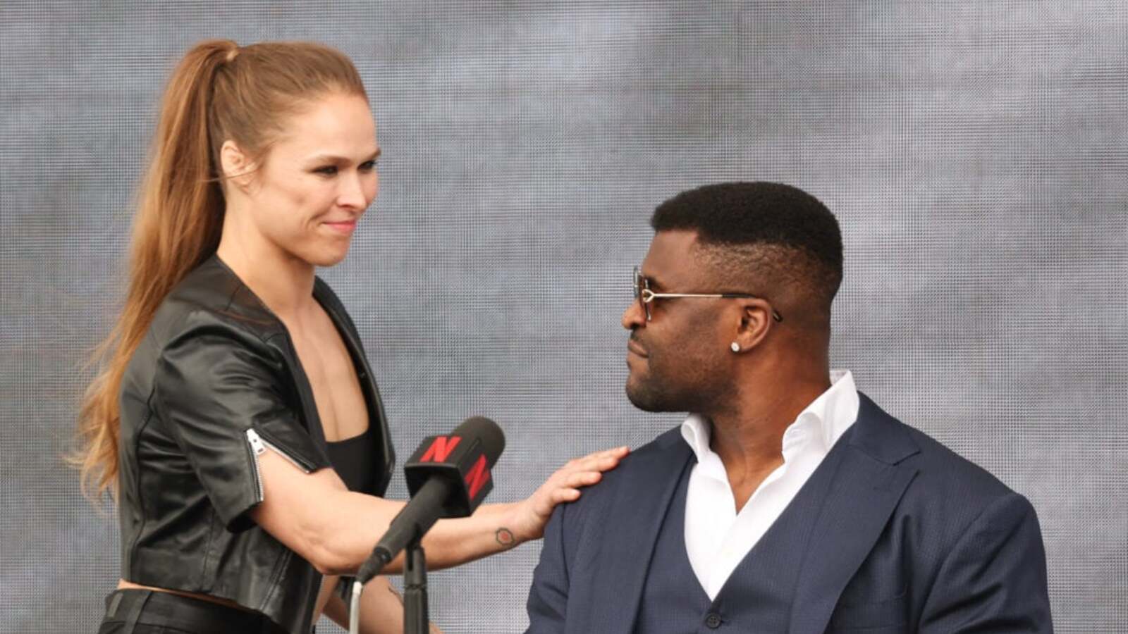 Francis Ngannou typuje walkę Rousey vs Carano: „Wciąż ma w sobie ten ogień”