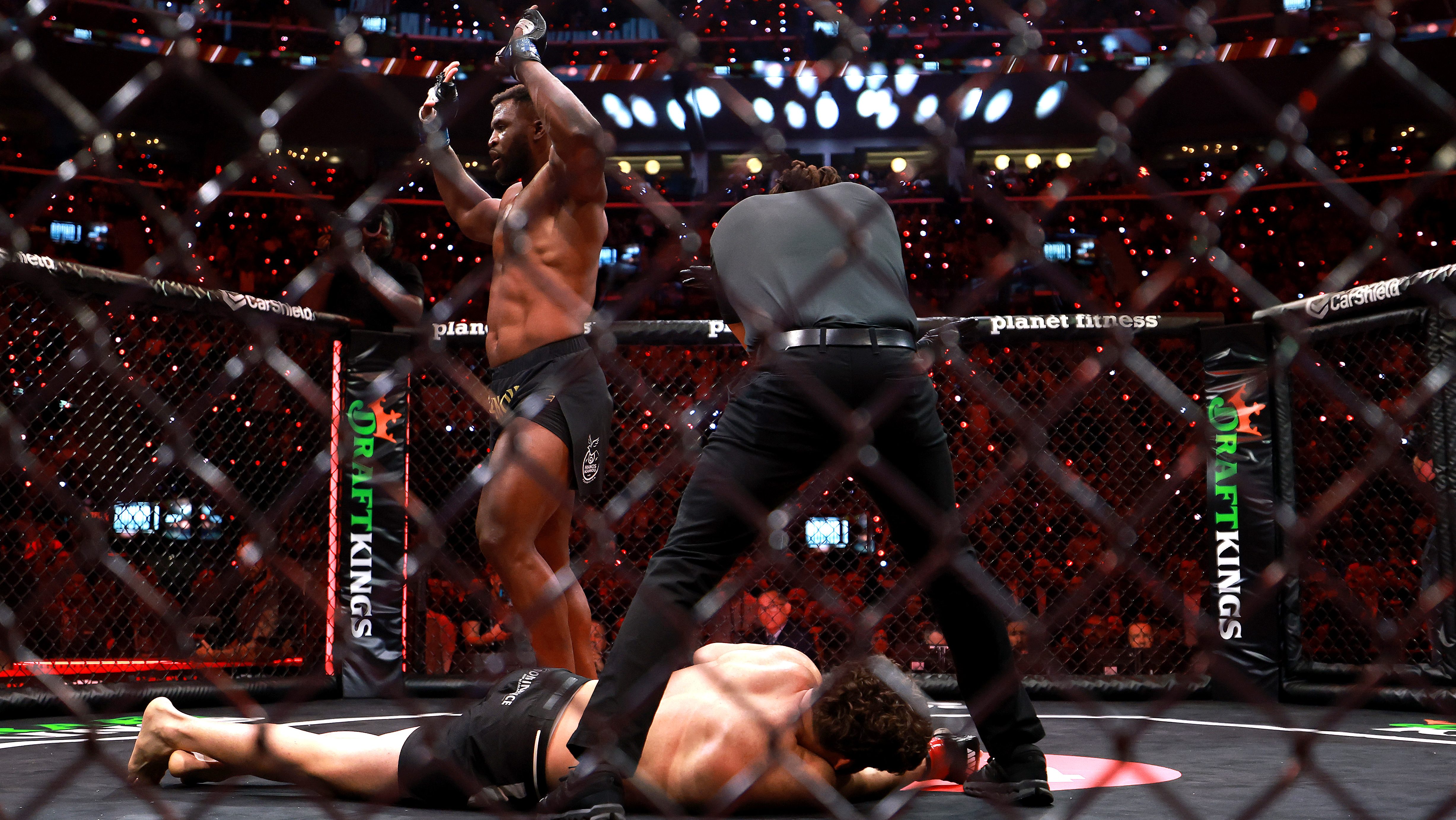 Francis Ngannou zareagował na nokaut na Philipe Linsie na gali MVP MMA