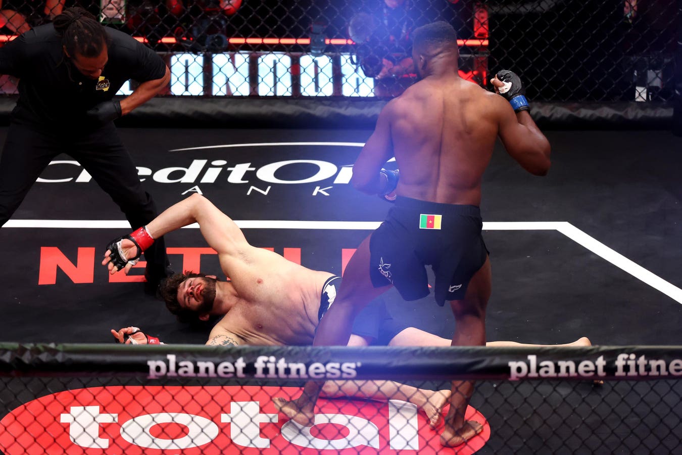 Francis Ngannou Nokautuje w Debiucie w MVP MMA 1