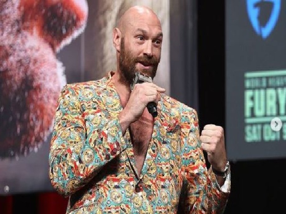 Tyson Fury wygrywa z Makhmudovem i wyzywa Anthony'ego Joshuę na długo oczekiwany pojedynek
