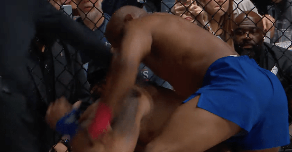 Yoel Romero łamie szczękę rywala brutalnym nokautem na gali Gamebred Bareknuckle MMA
