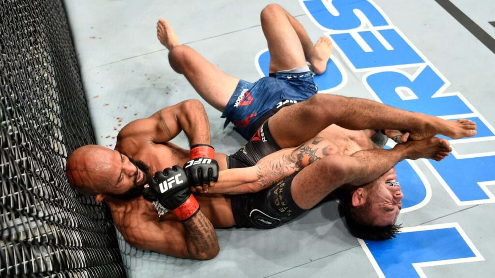Georges St-Pierre pod wrażeniem techniki Demetriousa Johnsona: Kulisy słynnej balachy z suplesu