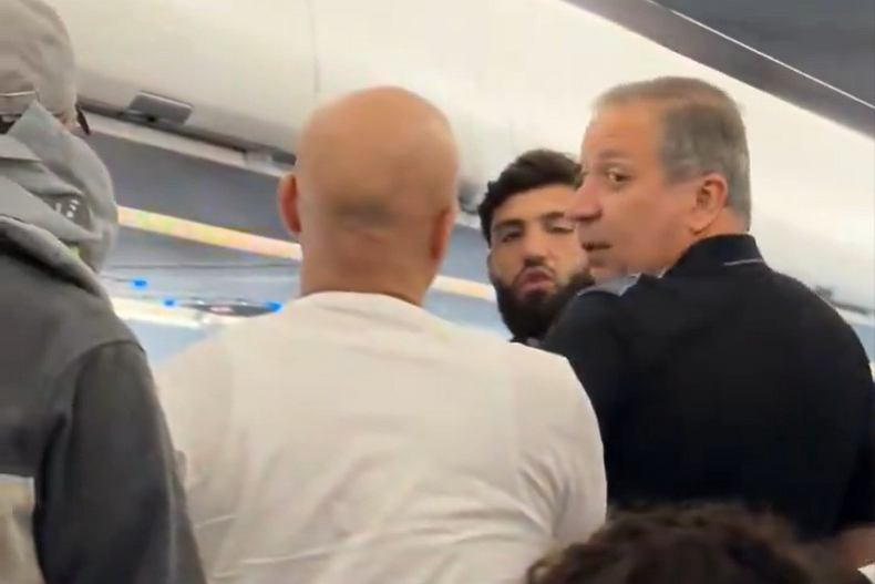 Arman Carukjan pokonuje Urijaha Fabera na gali RAF 08 po problemach z podróżą