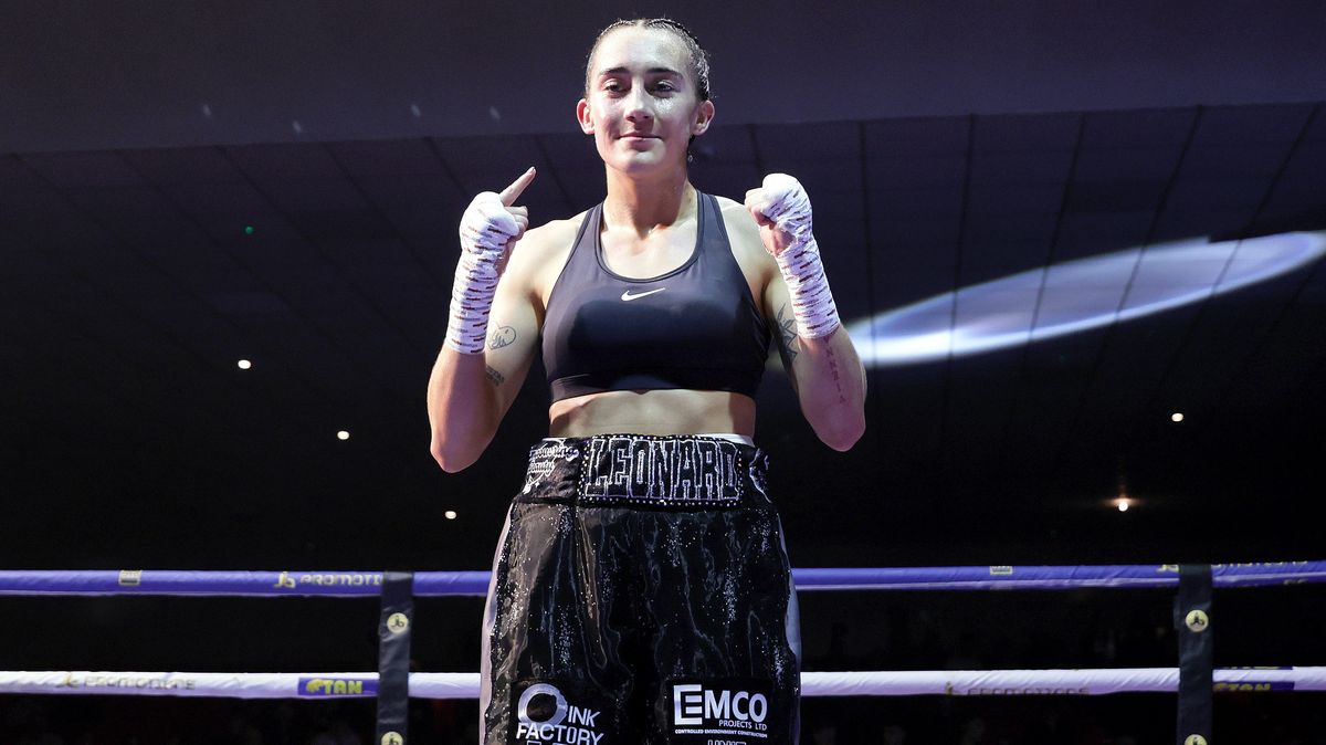 Kelsey Leonard powraca, historyczna walka kobiet w National Stadium