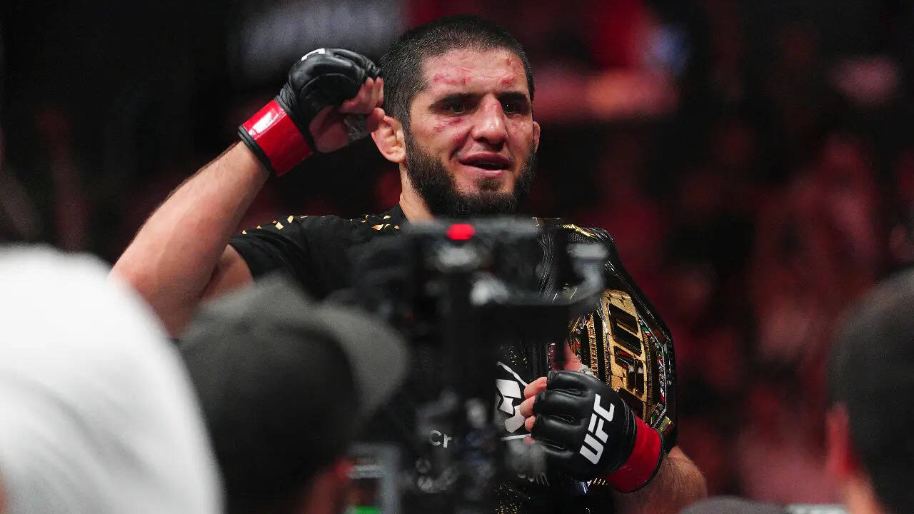 Islam Machaczew pokonuje Iana Machado Garry'ego na UFC 310. Rekordowe 17. zwycięstwo z rzędu