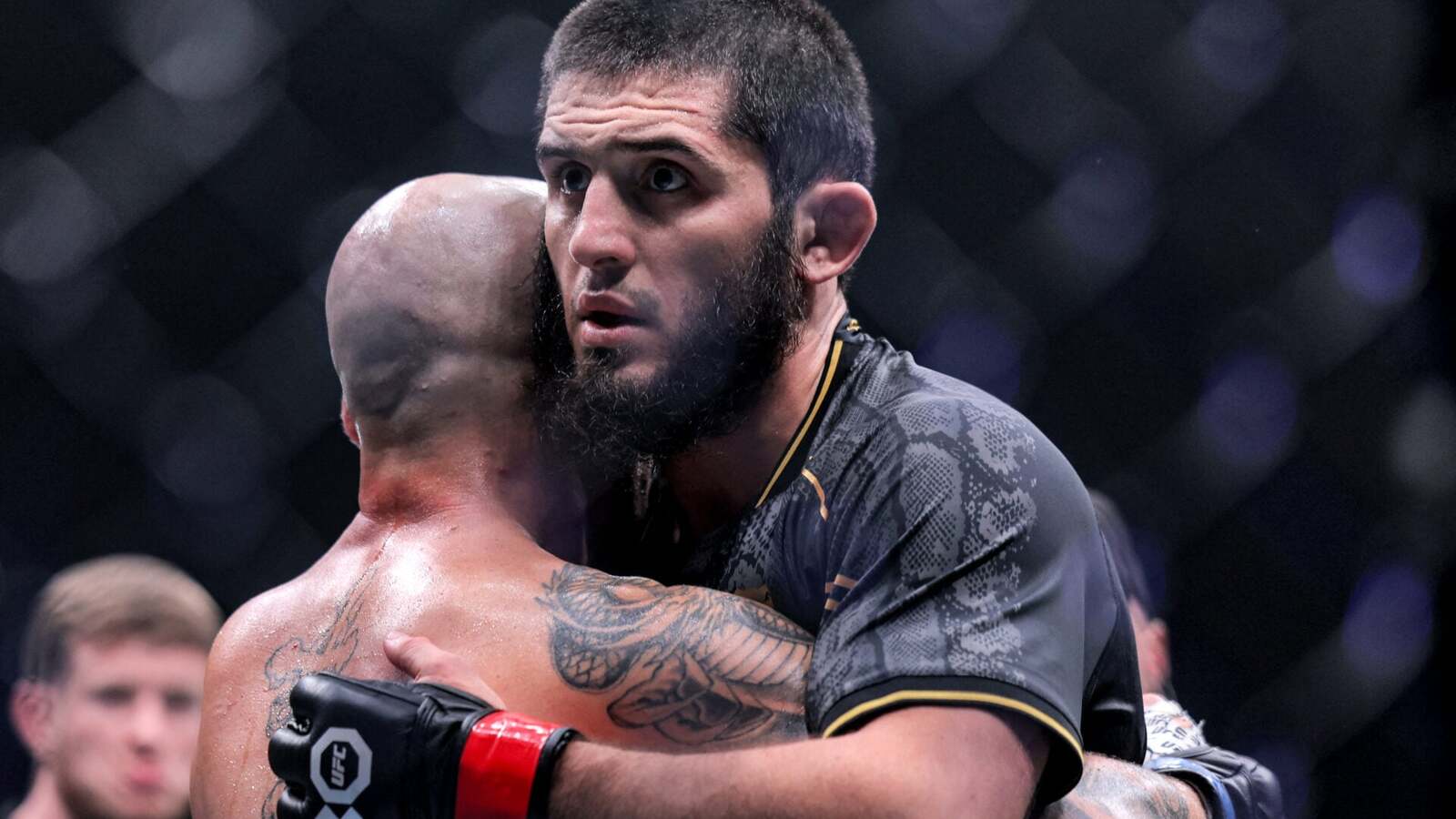 Islam Makhachev spełnia marzenie ojca walczącego z rakiem – zaproszenie na UFC 330