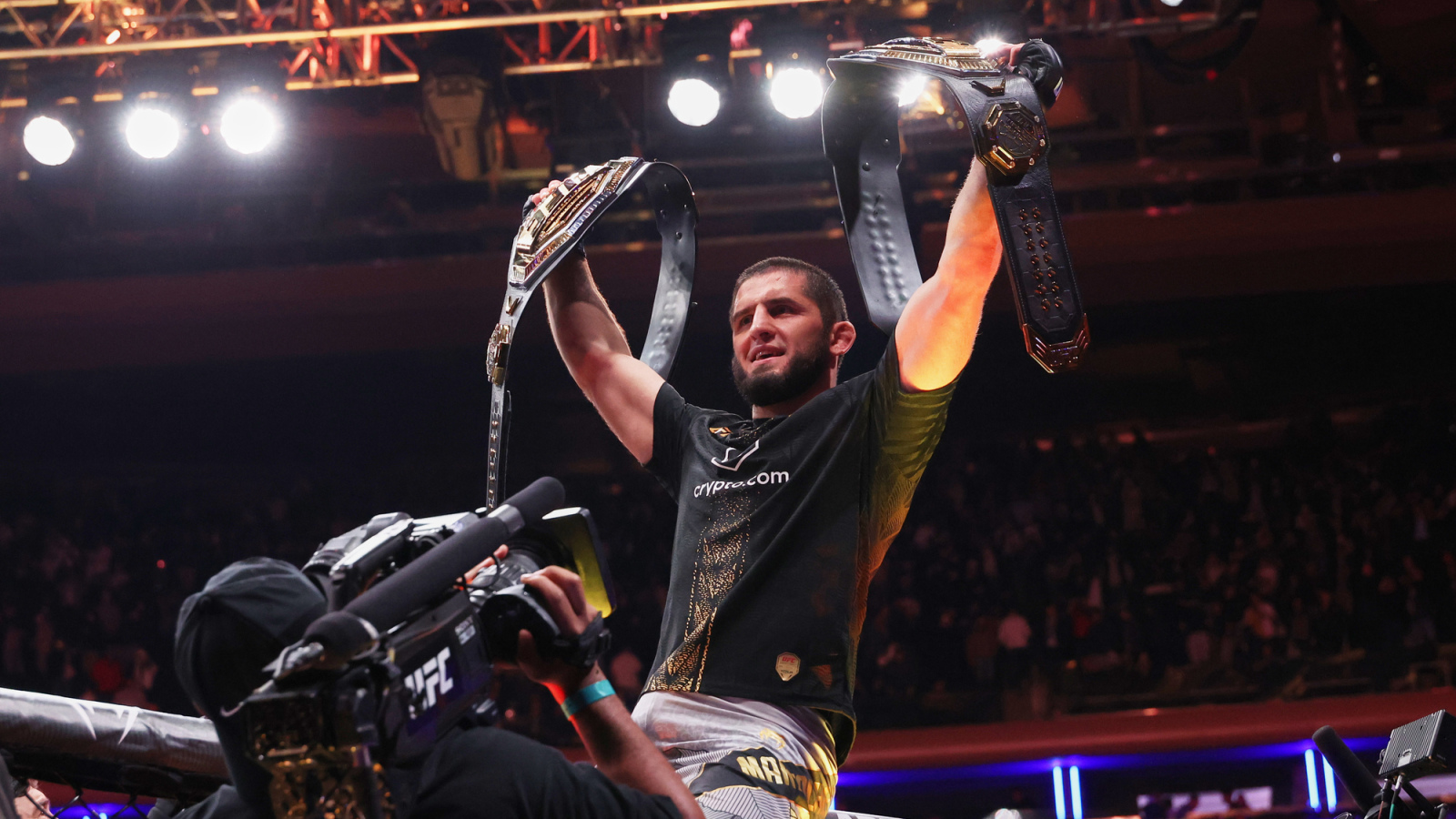 Islam Makhachev wspomina szkolną bójkę z udziałem 500 osób. Khabib odwrócił losy starcia