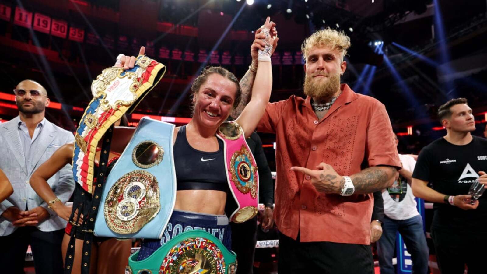 Jake Paul obiecuje samochód dla zawodniczki, jeśli stworzy bokserską historię