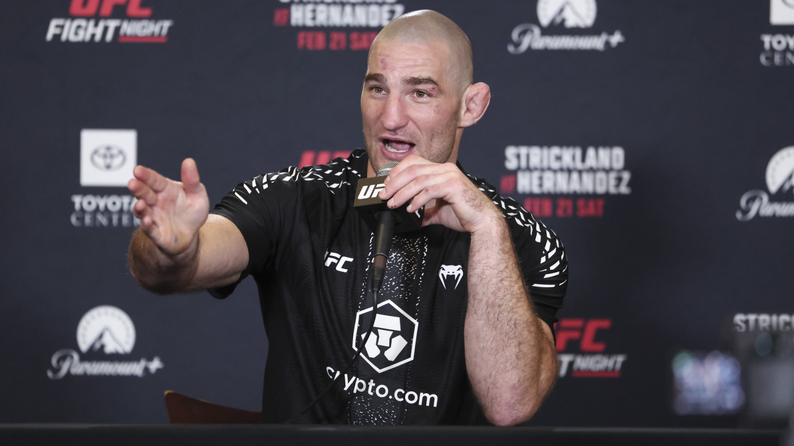 Joe Rogan typuje UFC 328: Sean Strickland może przerwać passę Khamzata Chimaeva