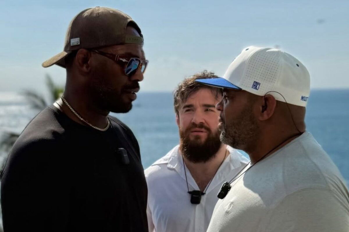 Jon Jones wyzywa Daniela Cormiera na zapasy na planie telewizyjnym. Stara rywalizacja odżywa