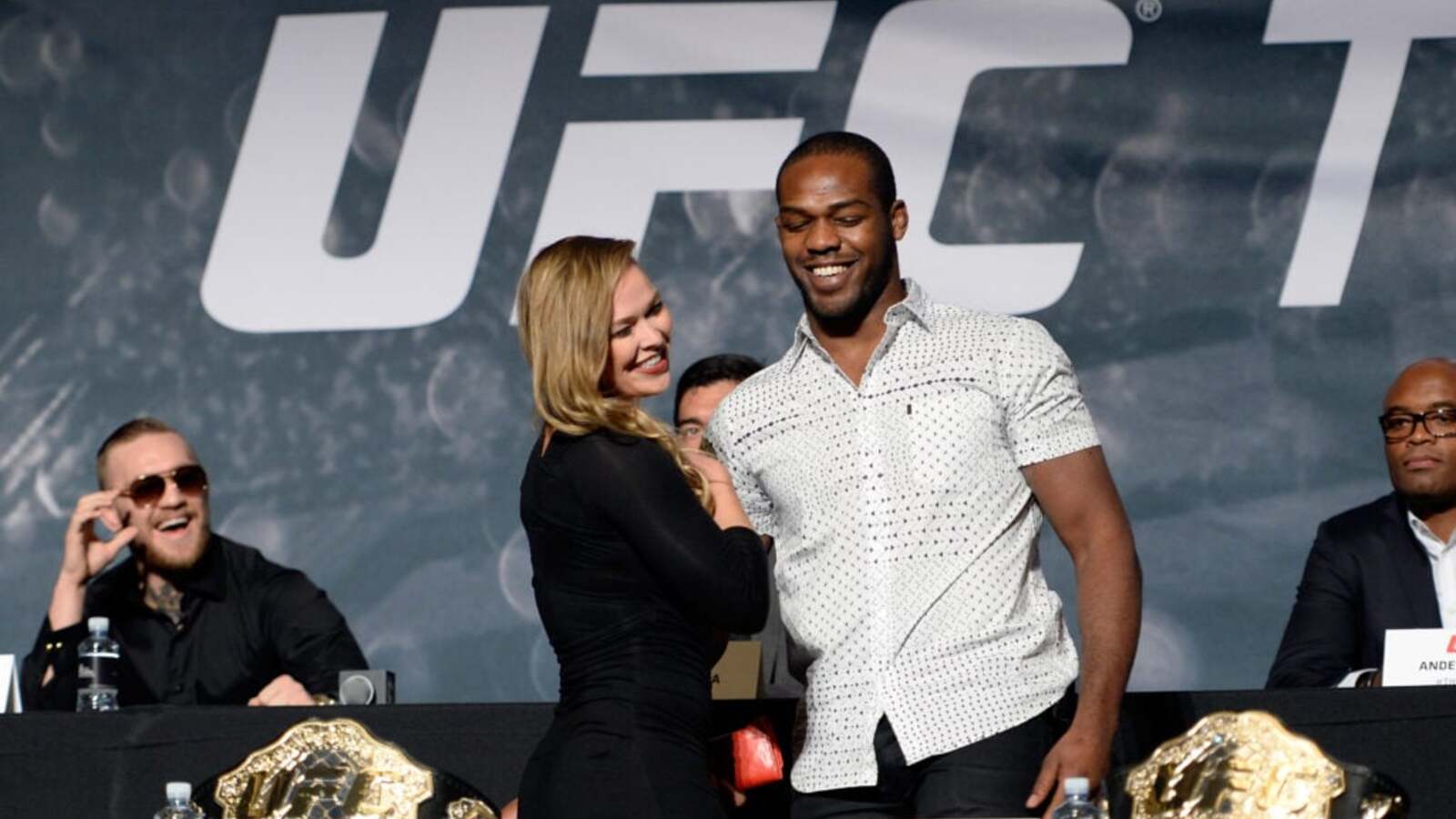 Jon Jones dołącza do wydarzenia Rondy Rousey vs Gina Carano – rola w powrocie Francisa Ngannou ujawniona