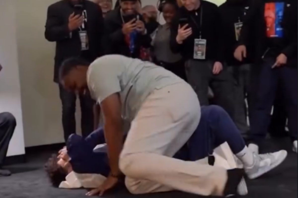 Jon Jones rzuca fanem na ziemię. Reakcje na jego kondycję fizyczną