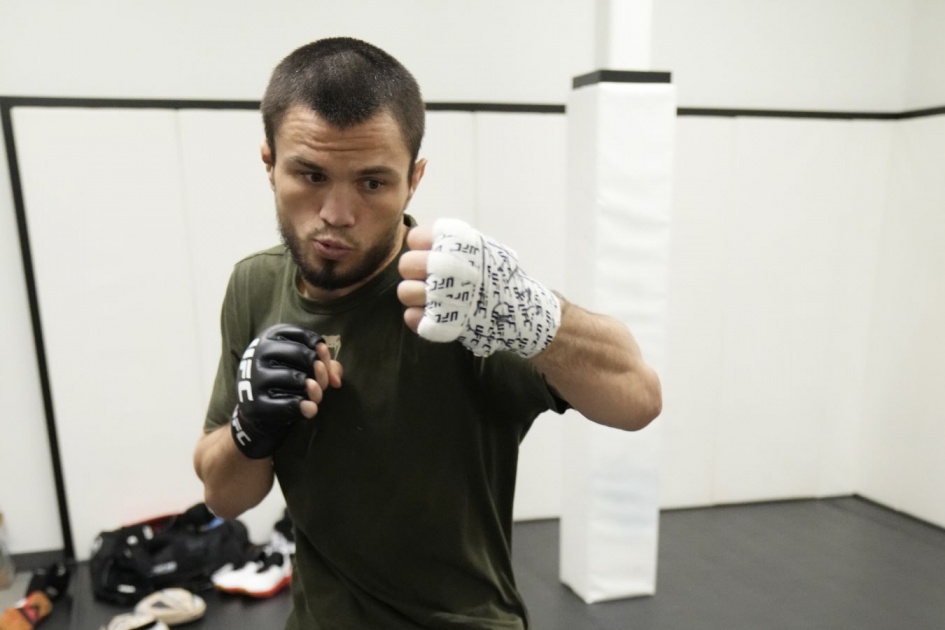 Umar Nurmagomedov ostrzega przed karierą w MMA: „Lepiej się uczyć”