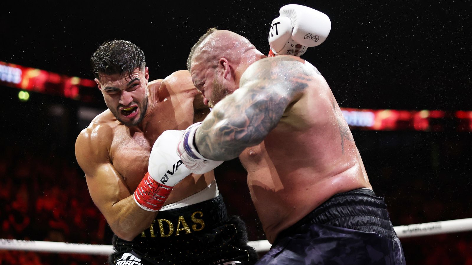Tommy Fury pokonuje Eddiego Halla na gali Misfits Boxing i ogłasza imię syna