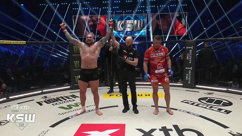 Phil De Fries obronił pas KSW. Mistrz wagi ciężkiej nie do zatrzymania