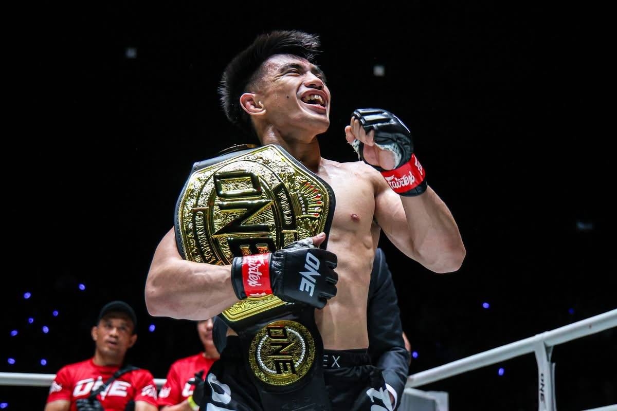 Pacio retains ONE strawweight title as Folayang falls