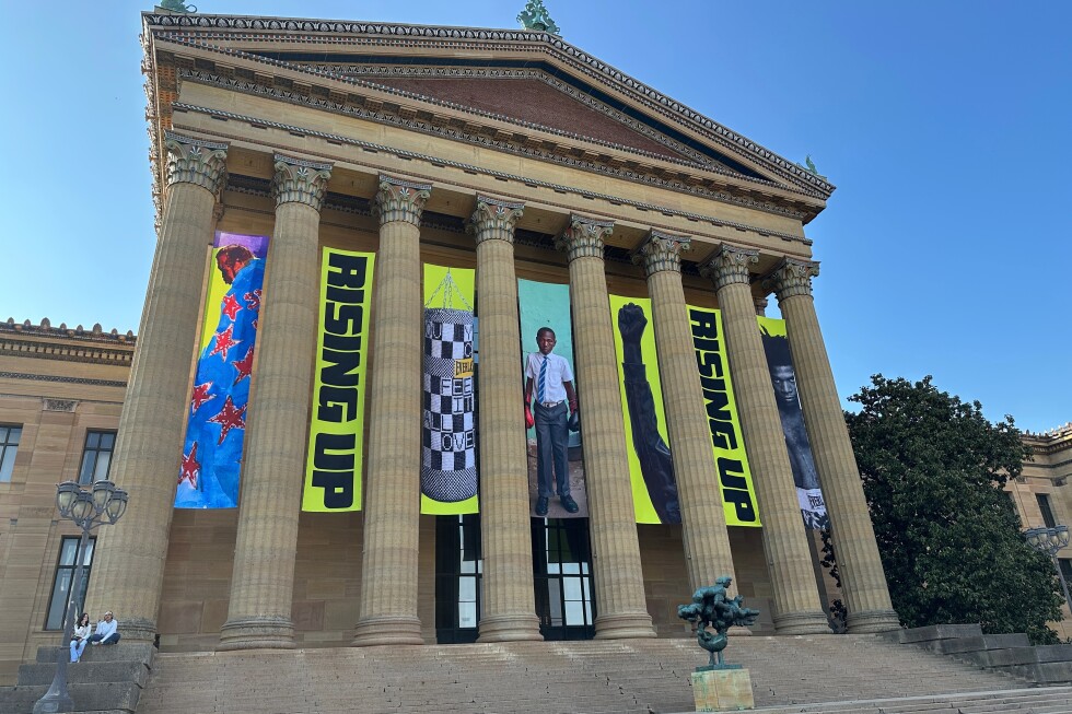 Muzeum w Filadelfii wita posąg Rocky'ego w środku po dziesięcioleciach napięcia