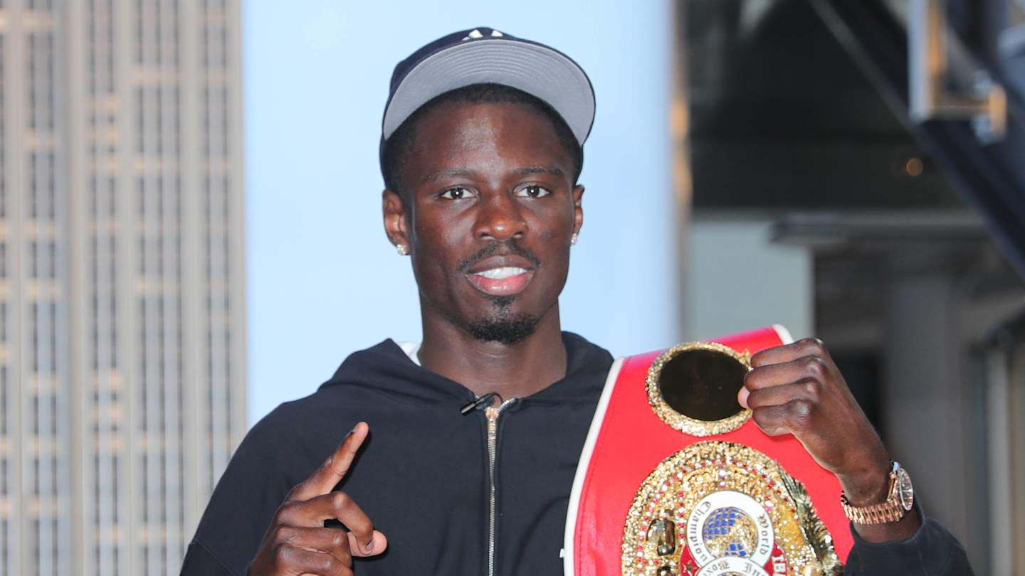 Richardson Hitchins rezygnuje z mistrzostwa IBF, aby zmienić kategorię wagową