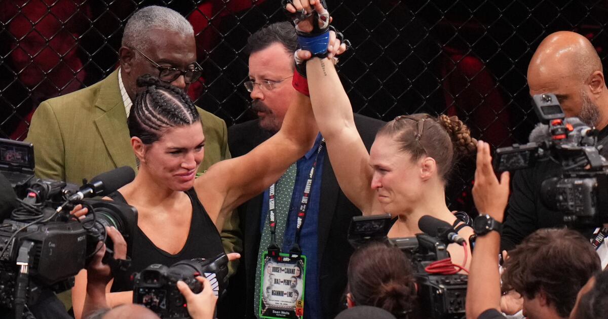 Ronda Rousey pokonuje Ginę Carano w 17 sekund i ponownie kończy karierę
