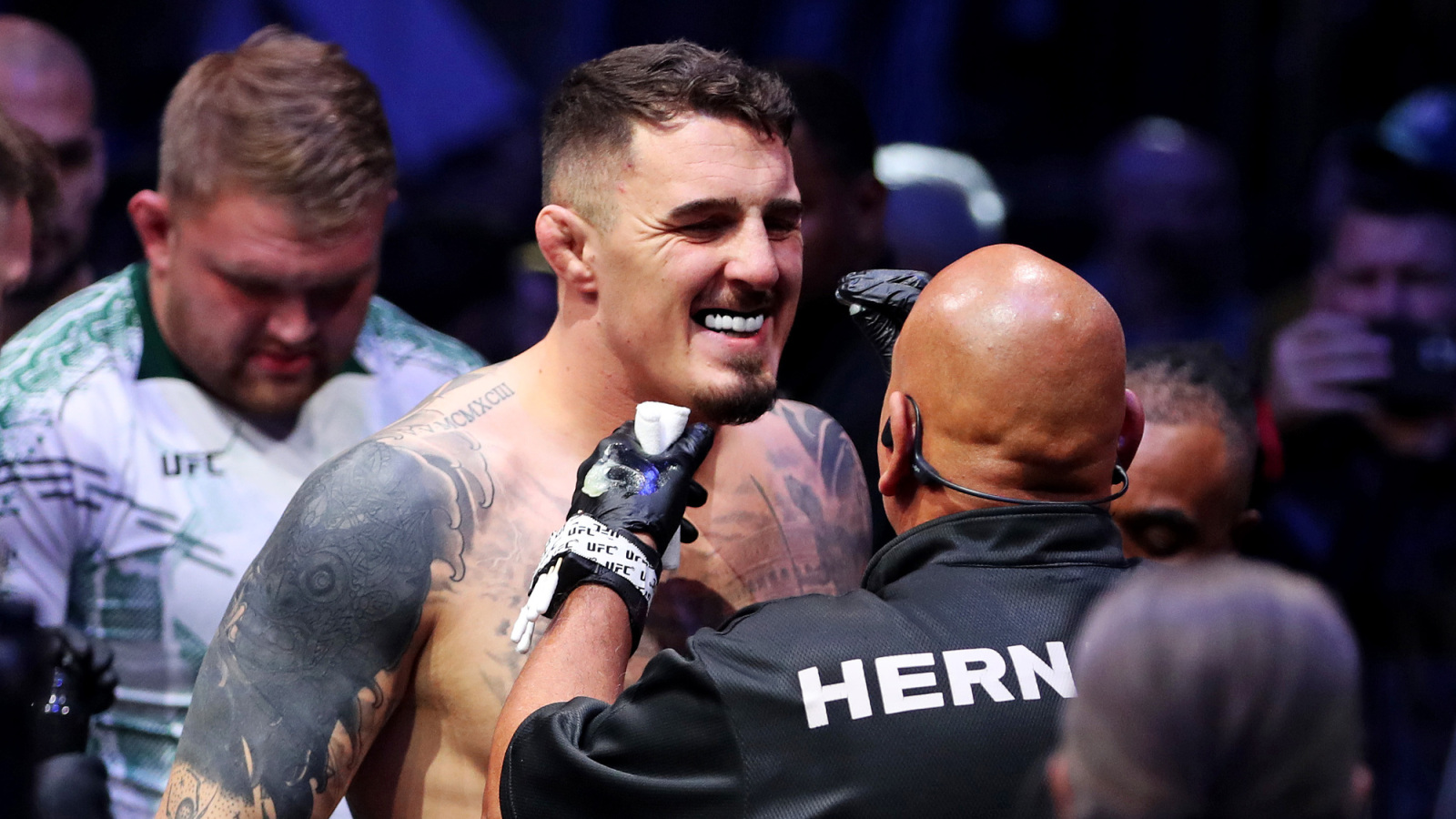 Tom Aspinall dołącza do Alexa Pereiry w krytyce sędziego Herba Deana po gafie na UFC Baku