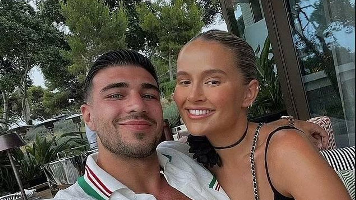 Tommy Fury skupia się na walce z Eddiem Hallem, unika pytań o życie prywatne