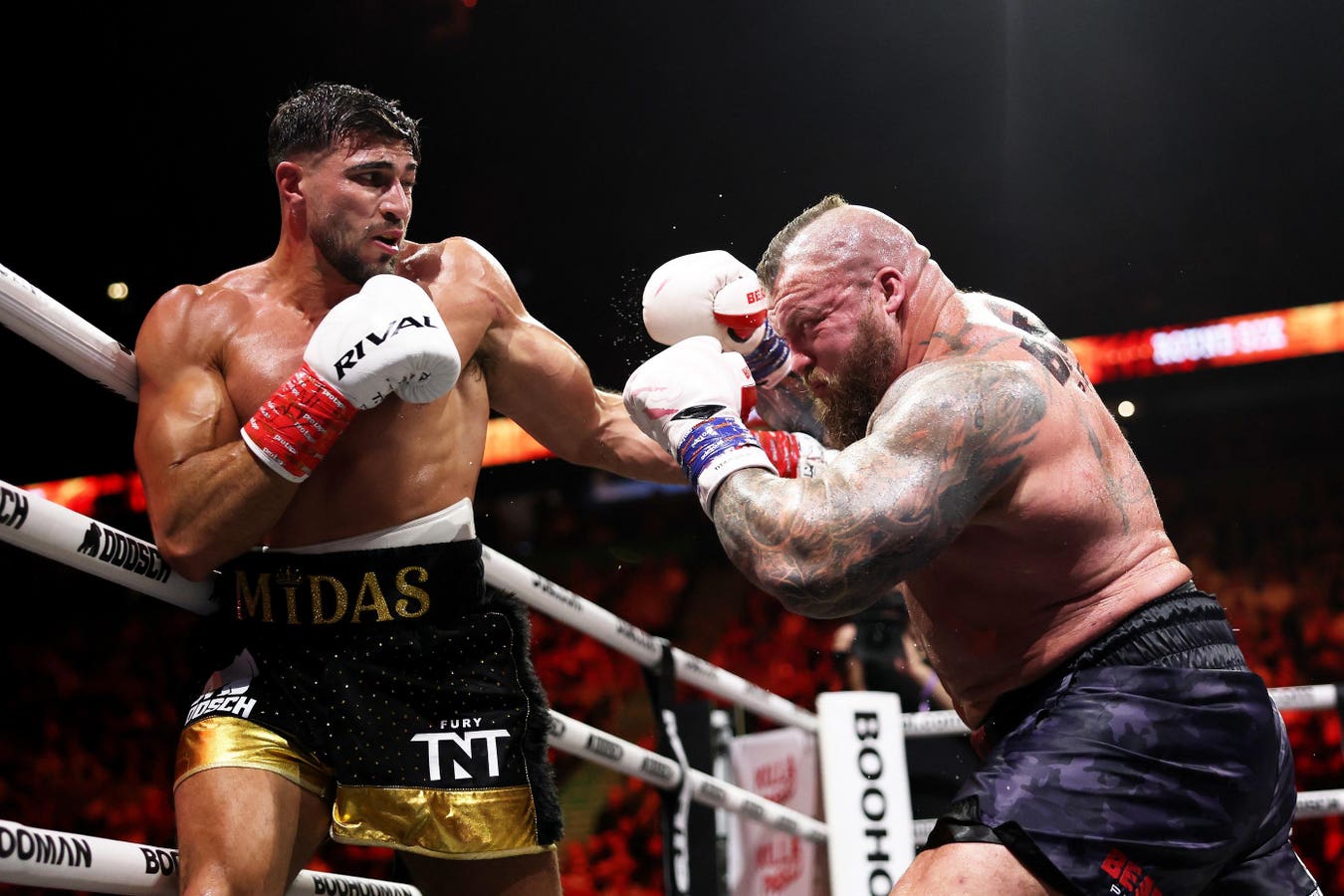 Tommy Fury pokonuje Eddiego Halla po większościowej decyzji sędziów na gali Misfits Boxing