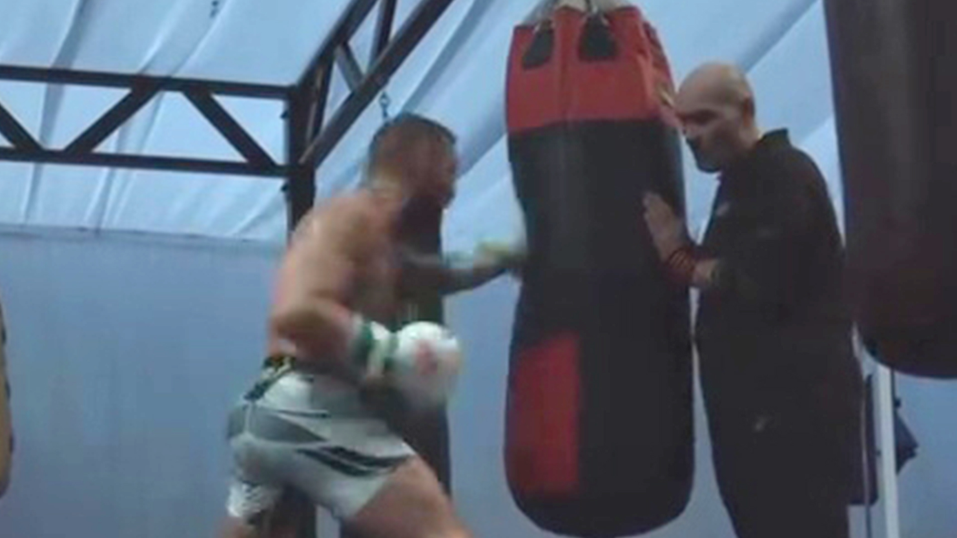 Fani UFC zaniepokojeni po obejrzeniu najnowszego materiału treningowego Conora McGregora