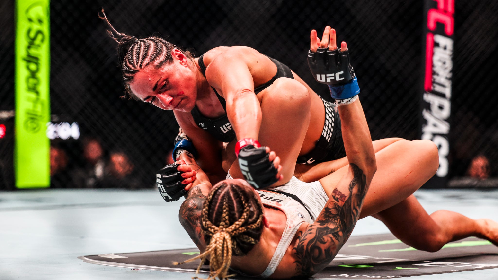 UFC Paris: Fenomenalny debiut Delphine Benouaich. Francuzka wygrywa przez widowiskowe poddanie