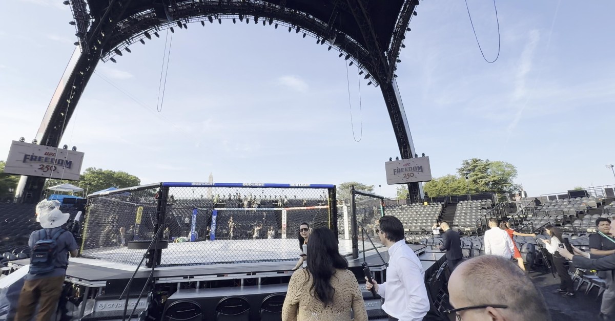 Pierwsze nagrania oktagonu UFC przed Białym Domem: Przygotowania do historycznej gali