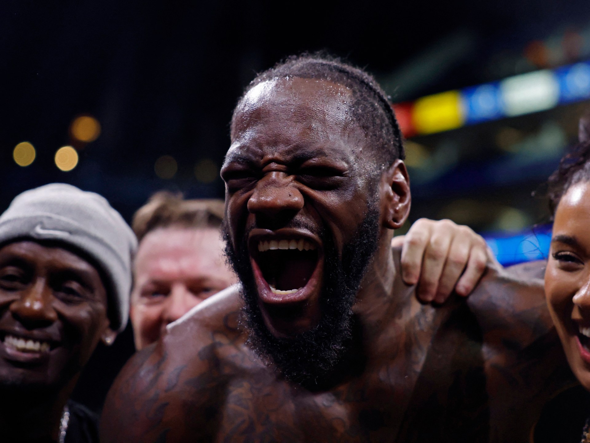 Deontay Wilder pokonuje Dereka Chisorę w chaotycznej walce wagi ciężkiej