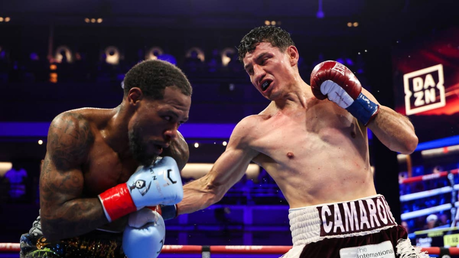 William Zepeda zdobywa pas WBC wagi lekkiej, dominując nad Lamontem RoaChem
