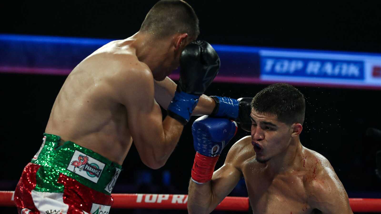 Xander Zayas podejmuje Jaron 'Boots' Ennisa w ryzykownej obronie tytułów